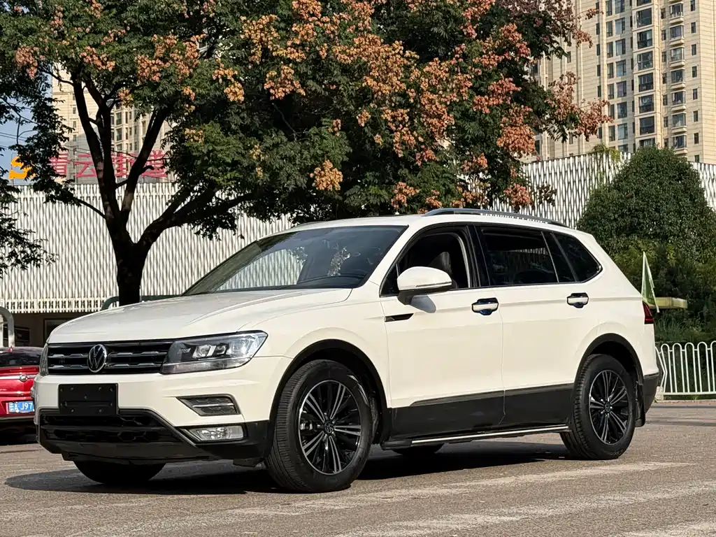 Volkswagen Tiguan L 2021 — фото 1