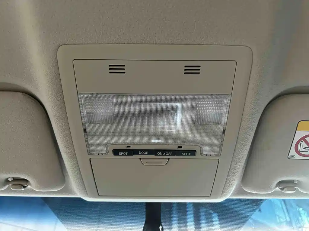 Toyota Land Cruiser 2020 — фото 10