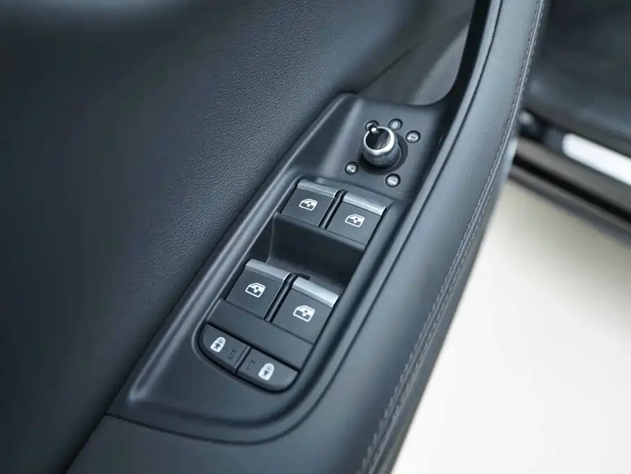 Audi Q7 2023 — фото 10