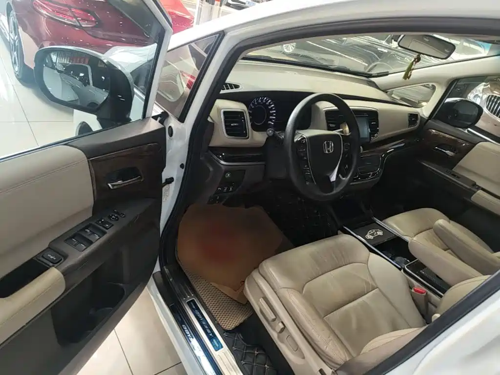 Honda Odyssey 2018 — фото 16