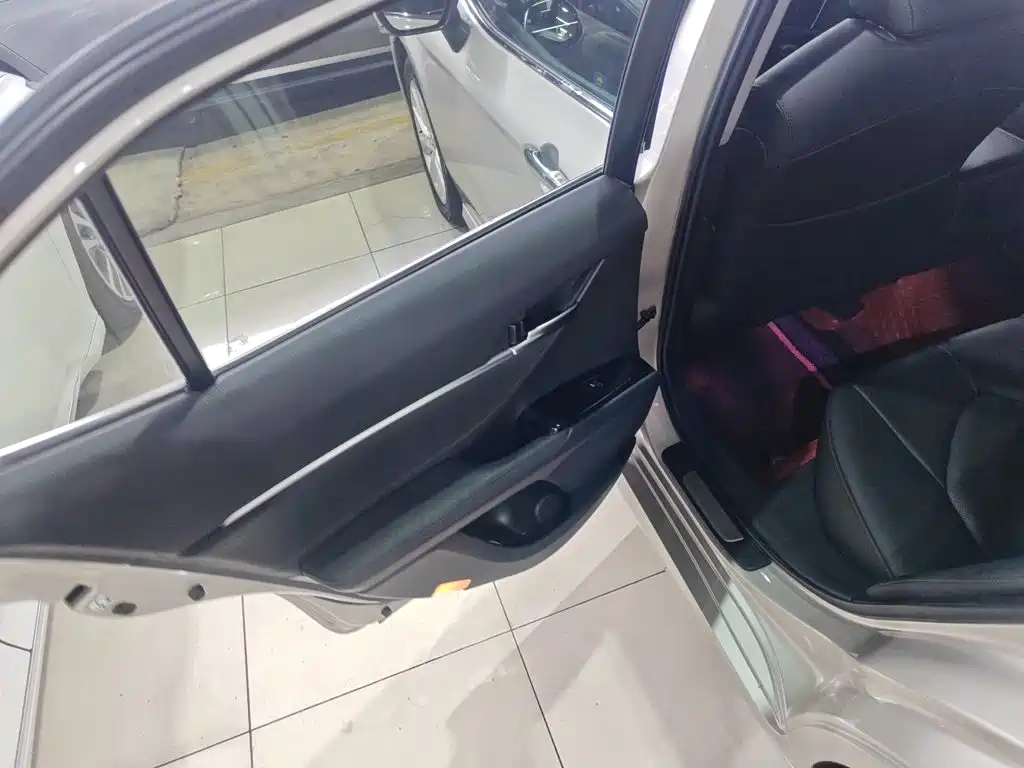 Toyota Camry 2020 — фото 18