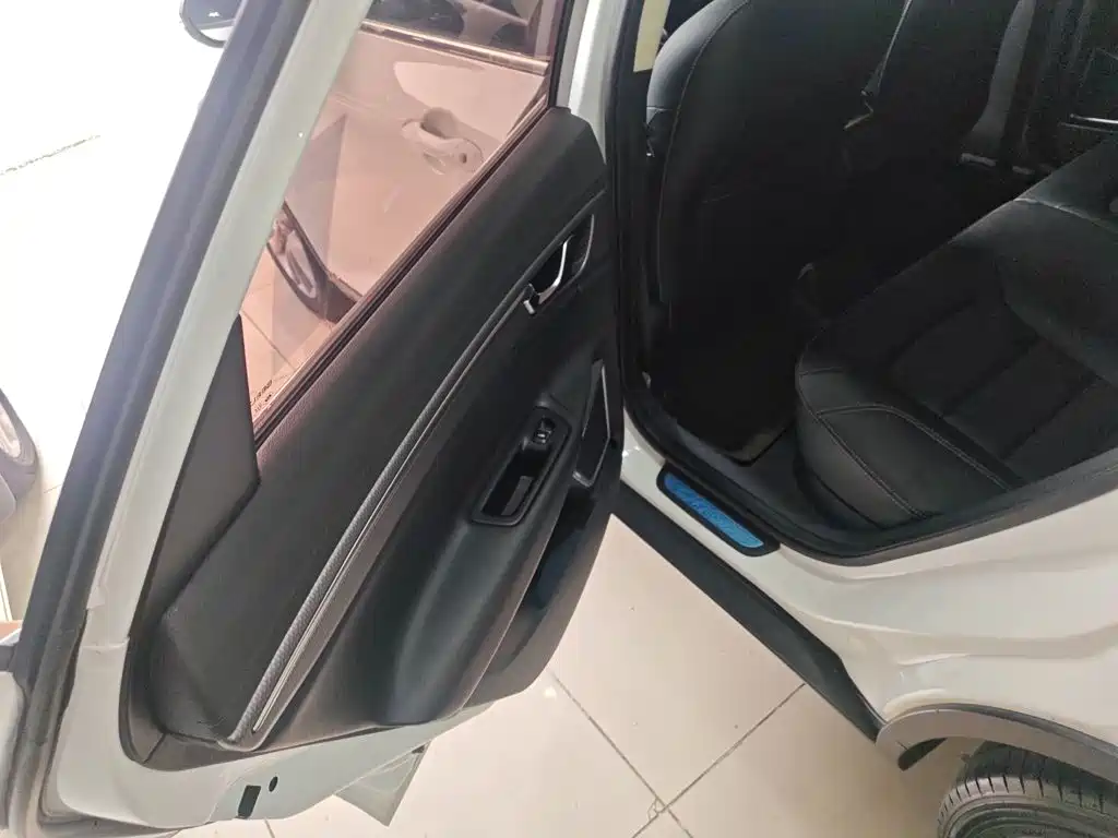 Geely Emgrand GS 2017 — фото 19