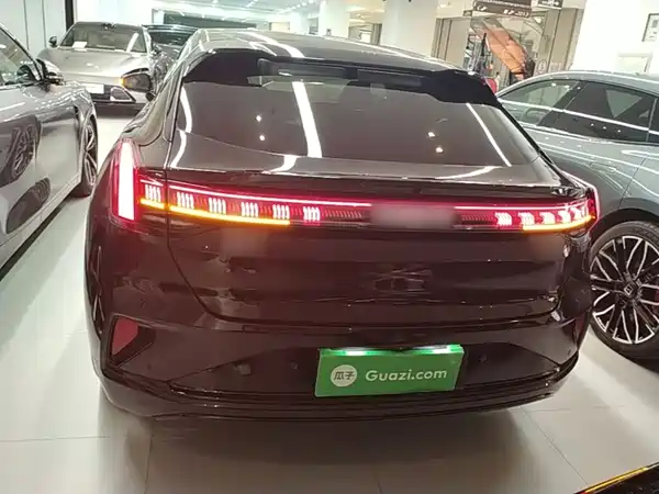Zeekr 001 2025