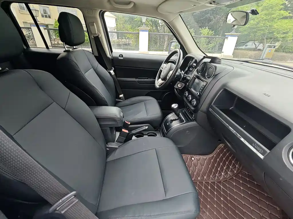 Jeep Patriot 2015 — фото 11