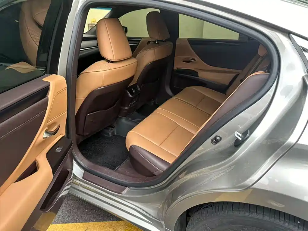 Lexus ES 2021 — фото 10