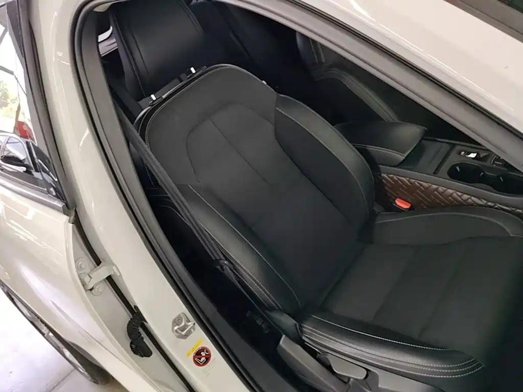 Volvo XC40 2020 — фото 25