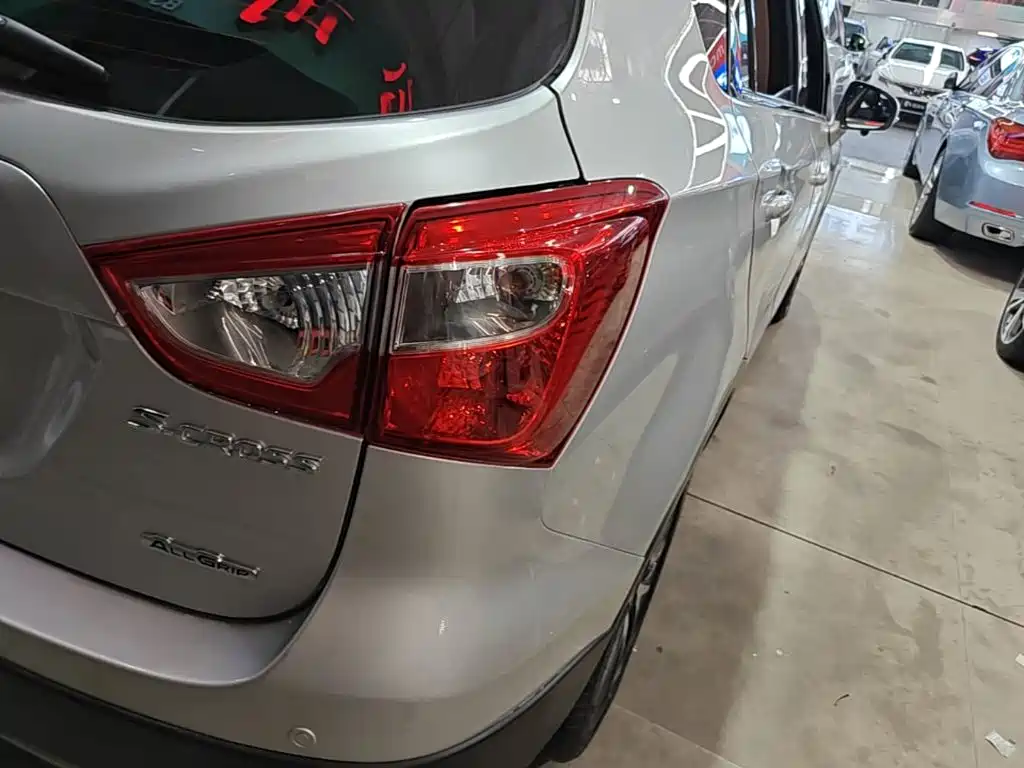 Suzuki S-Cross 2015 — фото 8