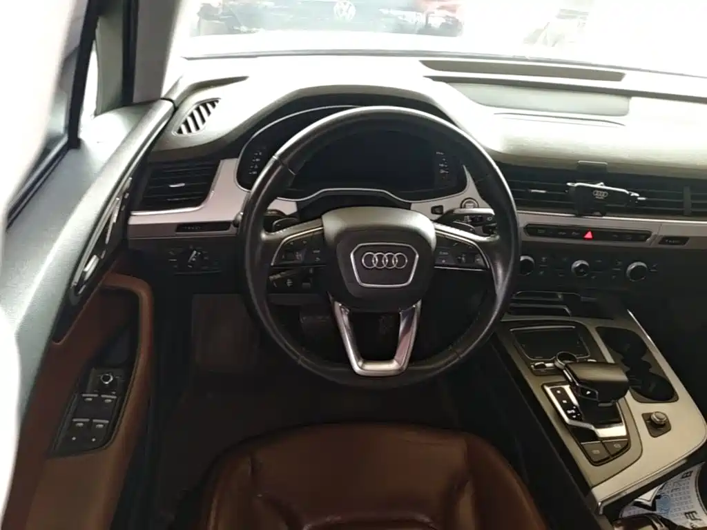 Audi Q7 2018 — фото 11