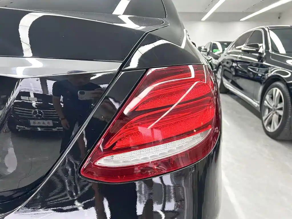 Mercedes-Benz E-Class 2018 — фото 21