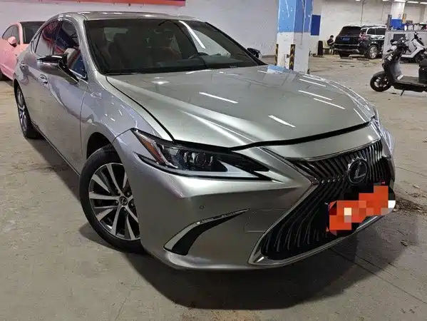 Lexus ES 2020