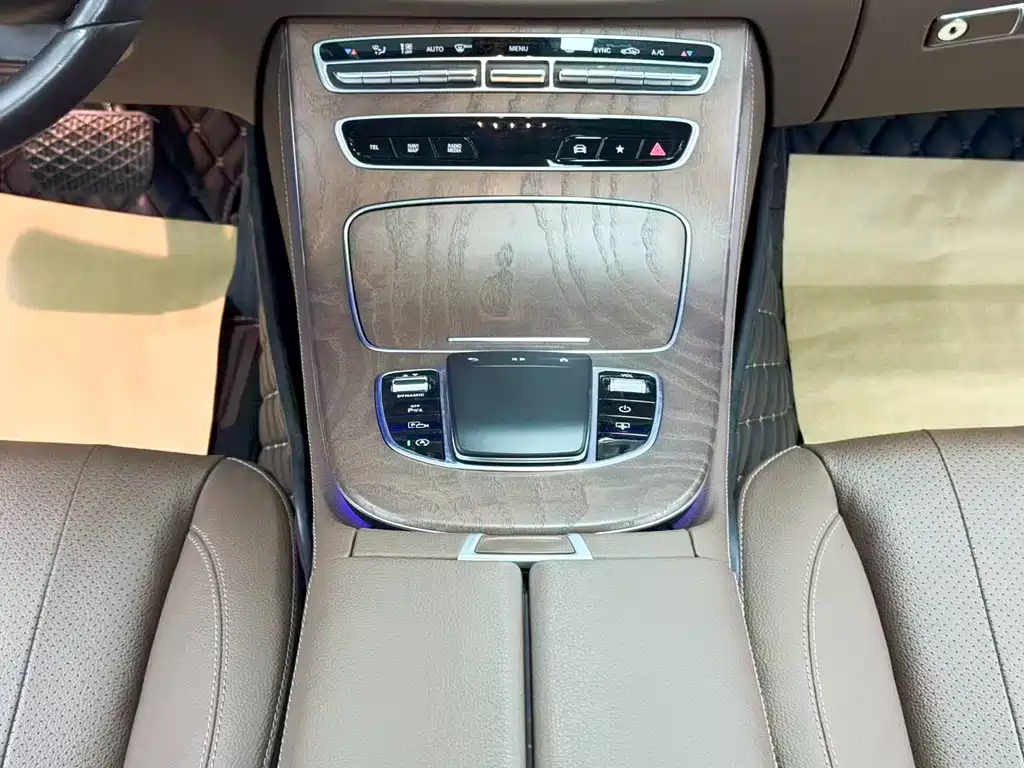 Mercedes-Benz E-Class 2023 — фото 19