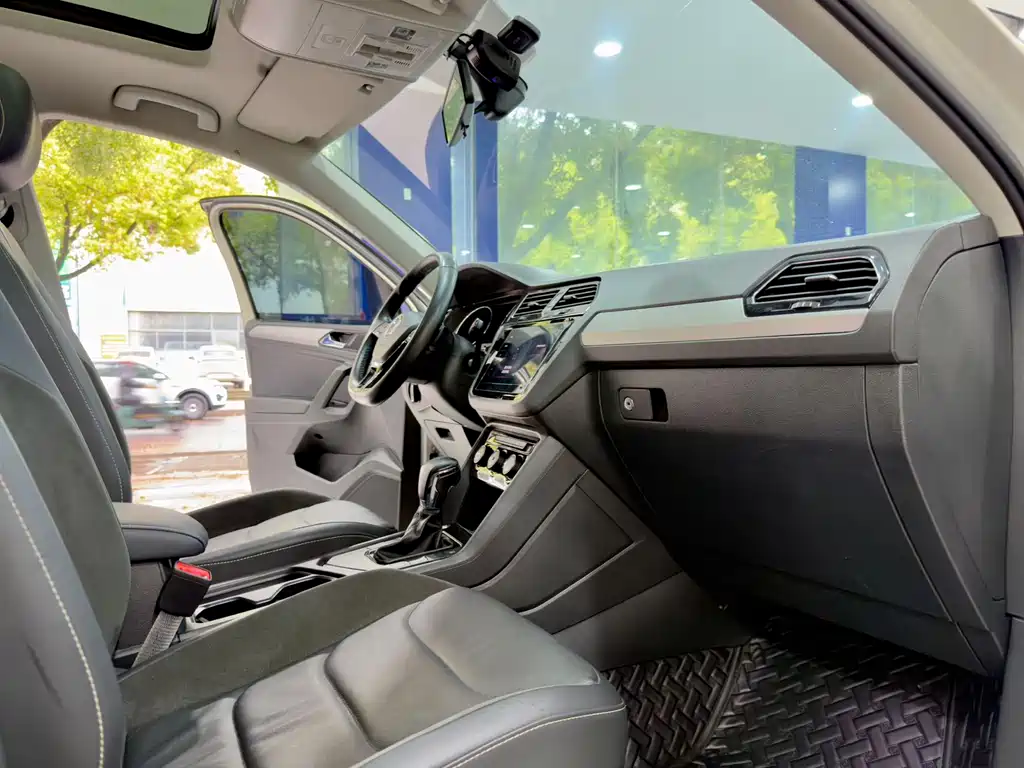 Volkswagen Tiguan L 2021 — фото 12