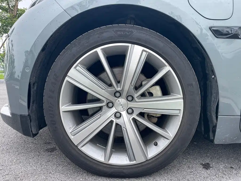 Zeekr 001 2022