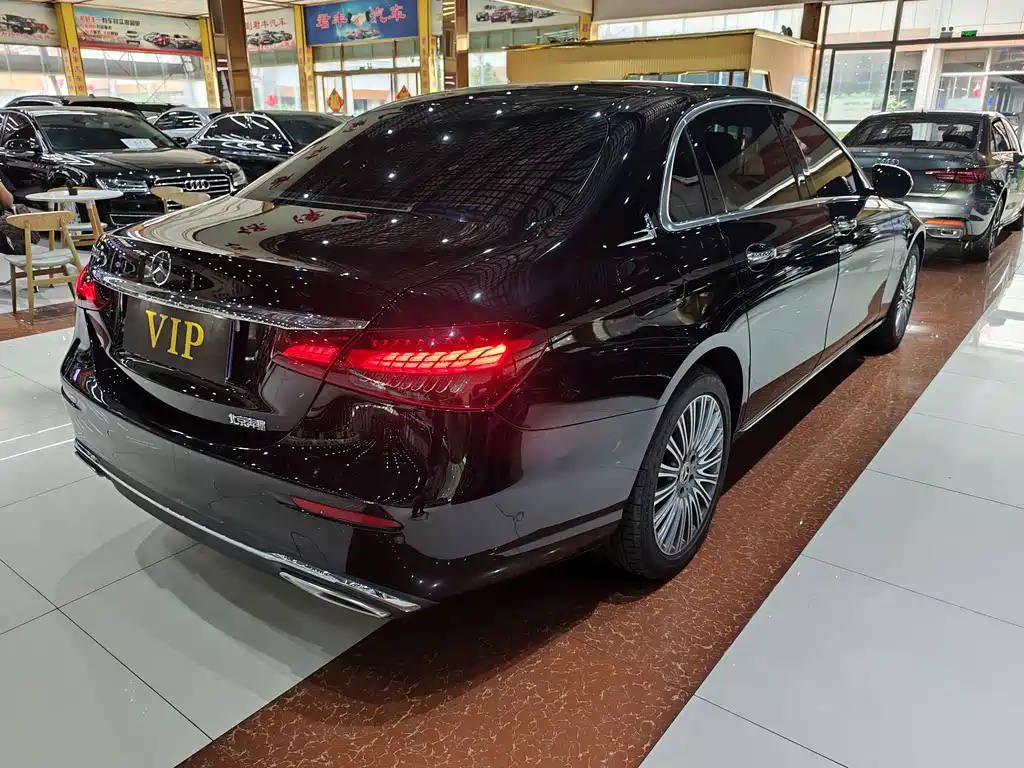 Mercedes-Benz E-Class 2023 — фото 12