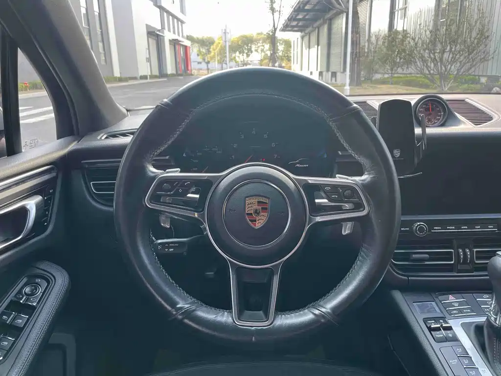 Porsche Macan 2021 — фото 17