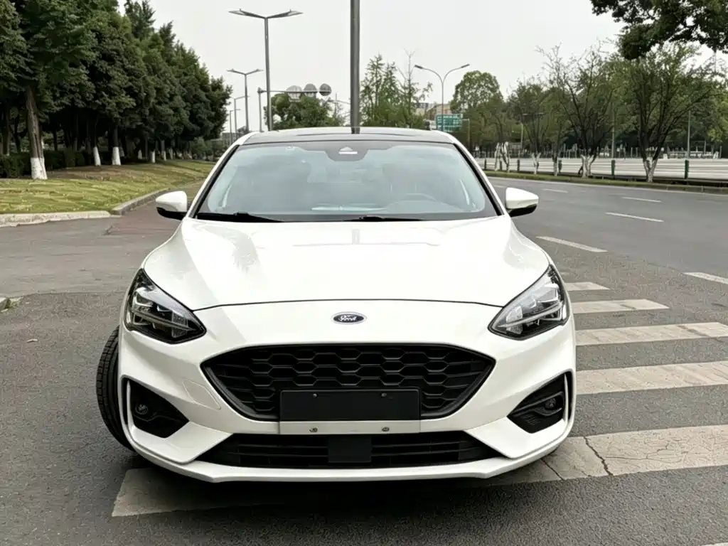 Ford Focus 2021 — фото 2