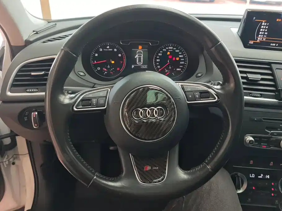 Audi Q3 2015 — фото 15