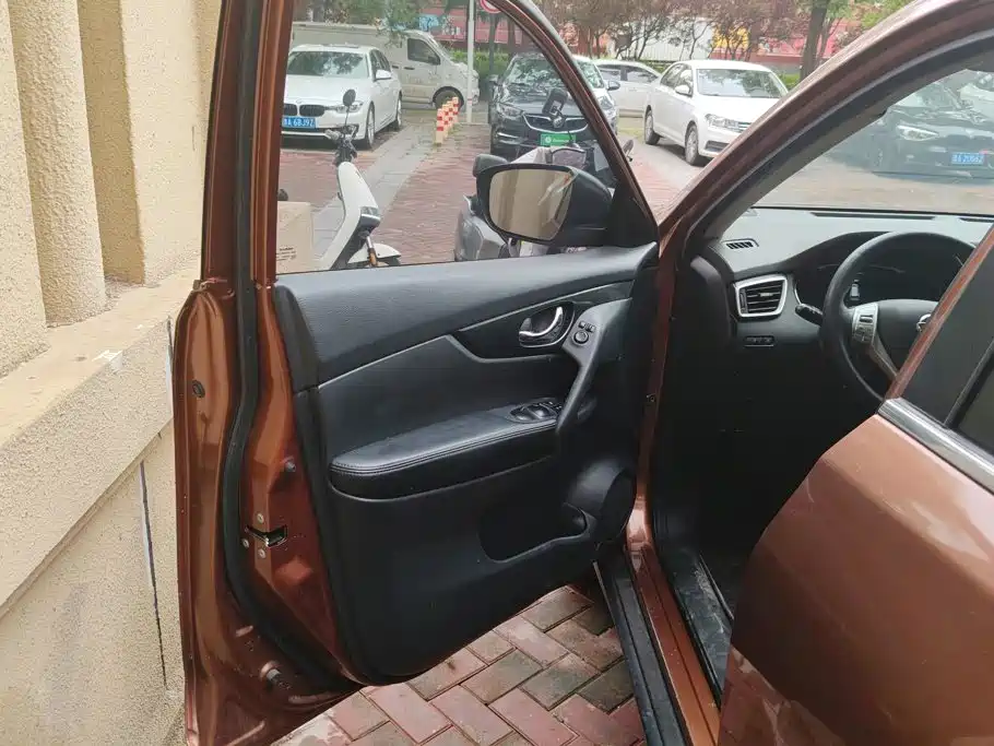 Nissan X-Trail 2015