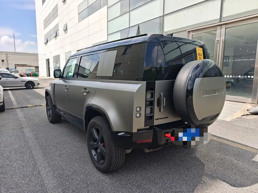 Land Rover Defender 2024 — фото 11