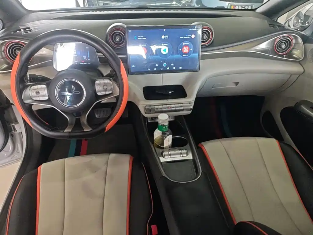 BYD Dolphin 2022 — фото 10