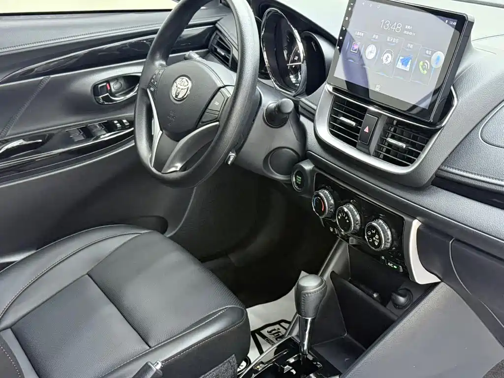 Toyota Yaris L 2022 — фото 9