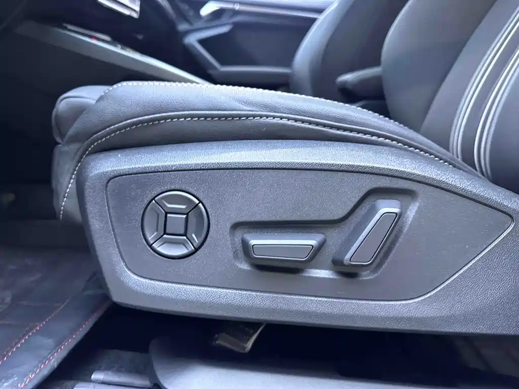 Audi A3 2023 — фото 17