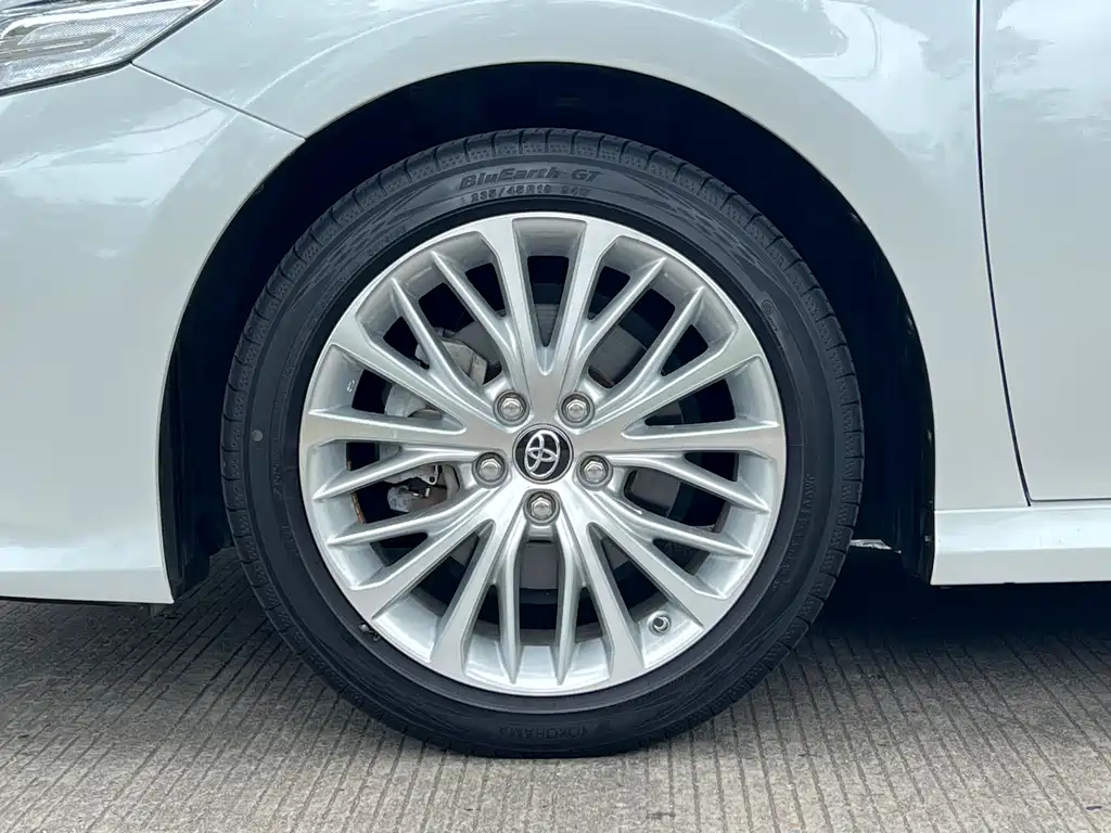 Toyota Camry 2019 — фото 9