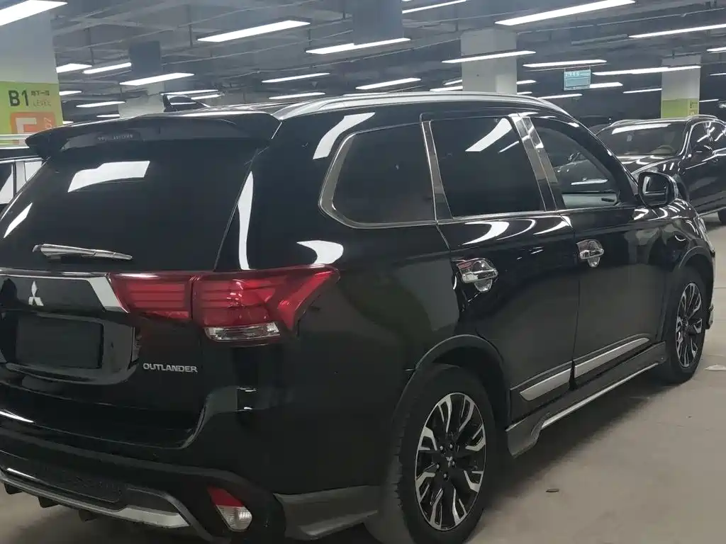 Mitsubishi Outlander 2020 — фото 15