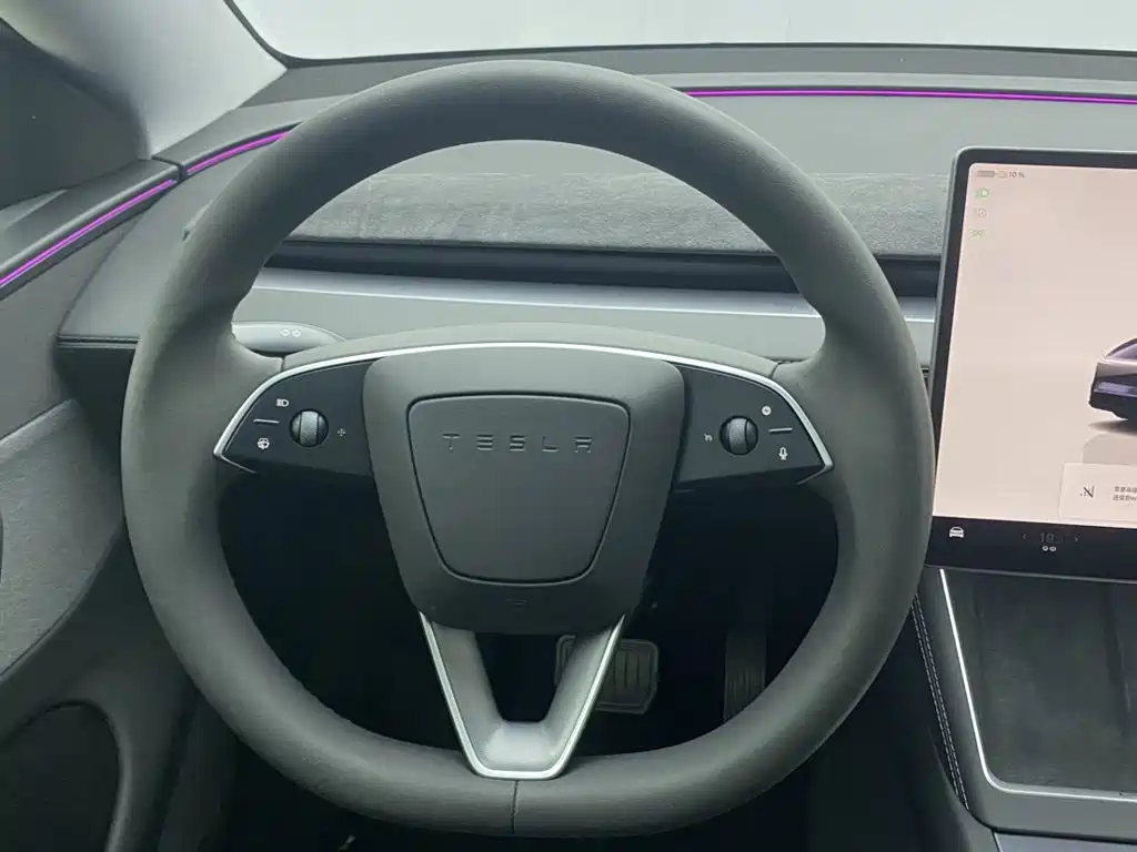 Tesla Model Y 2025 — фото 14