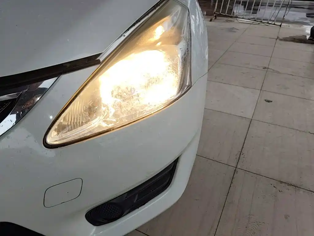 Nissan Tiida 2015 — фото 24