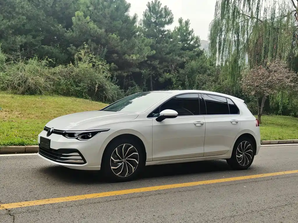 Volkswagen Golf 2024