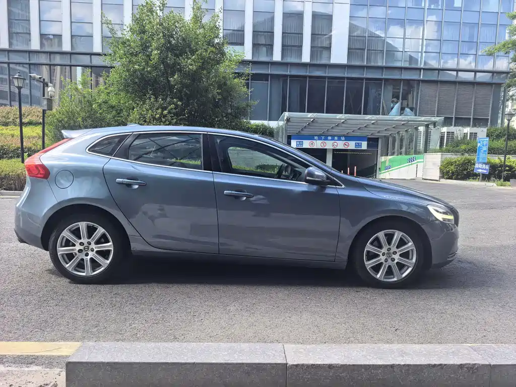 Volvo V40 2017 — фото 4