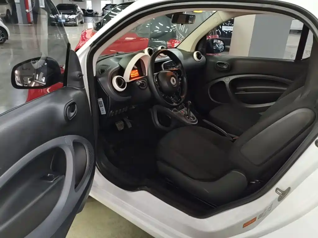 smart fortwo 2017 — фото 16