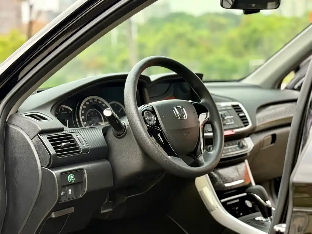 Honda Accord 2017 — фото 13