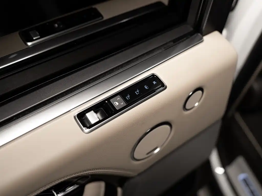 Land Rover Range Rover 2021 — фото 18