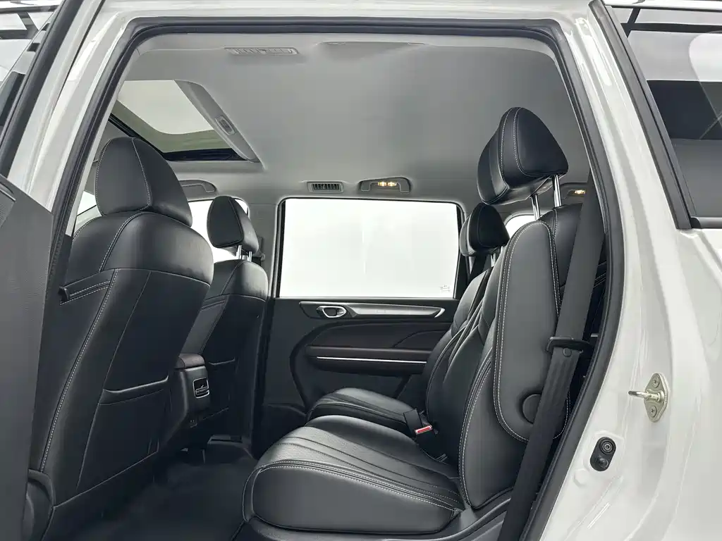 GAC Motor Trumpchi M6 2022 — фото 6