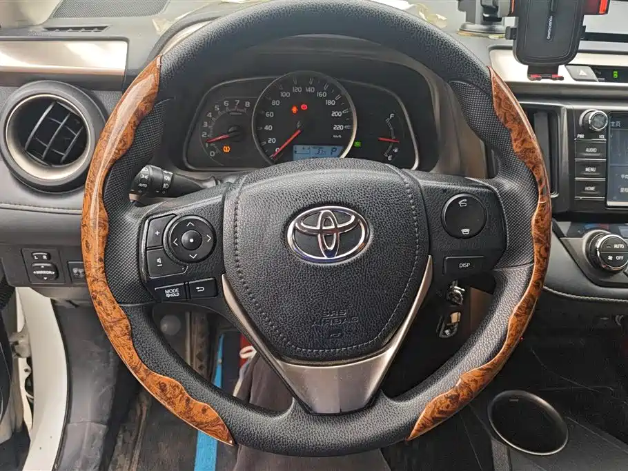 Toyota RAV4 2016 — фото 15