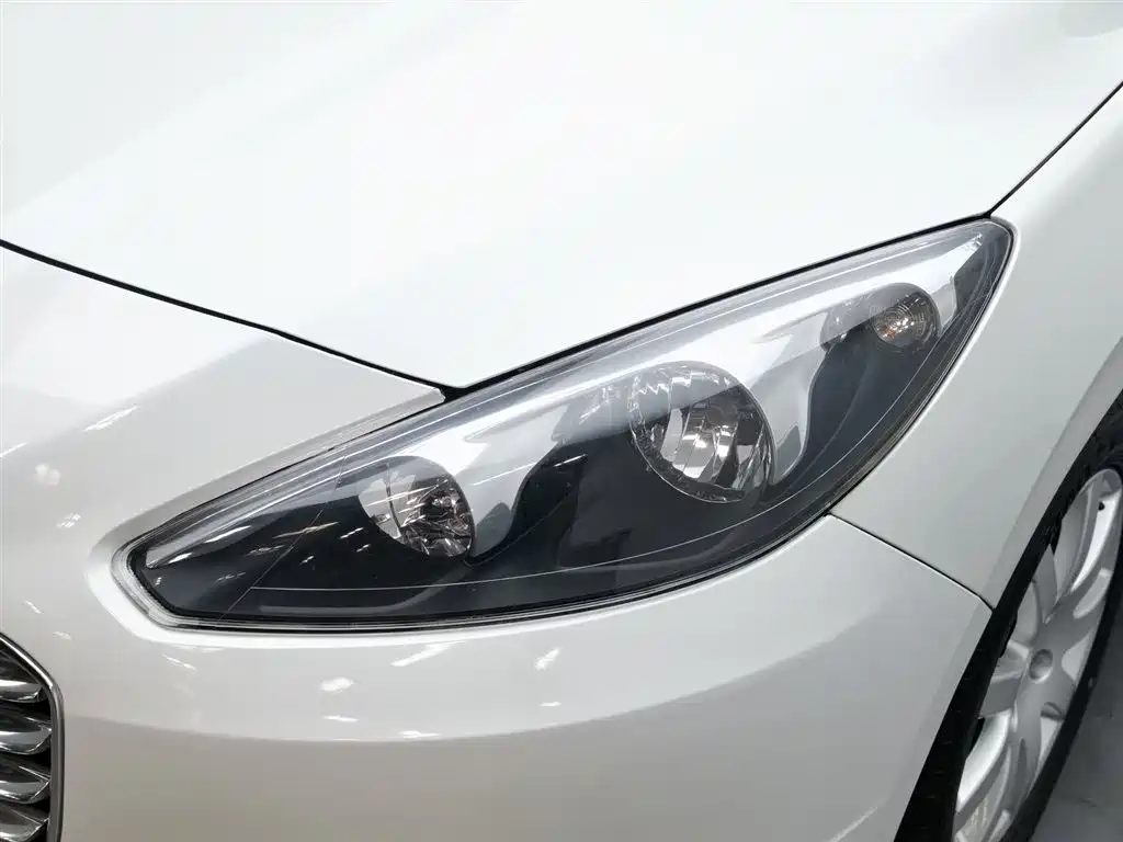 Peugeot 308 2016 — фото 7