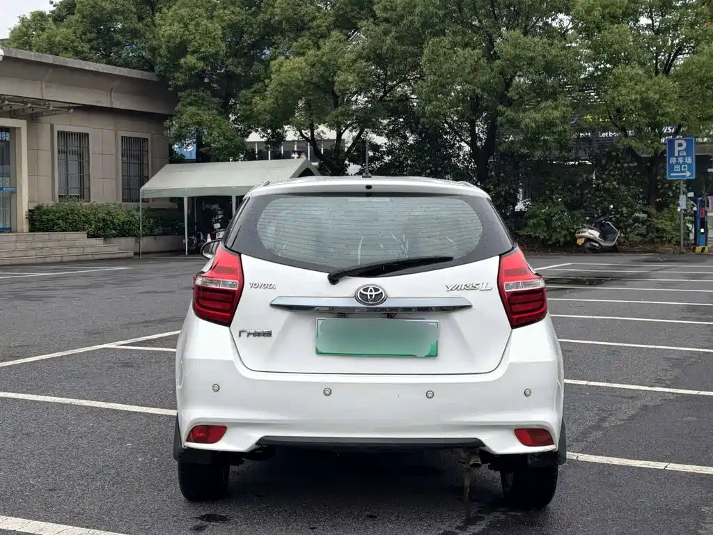 Toyota Yaris L 2016 — фото 5