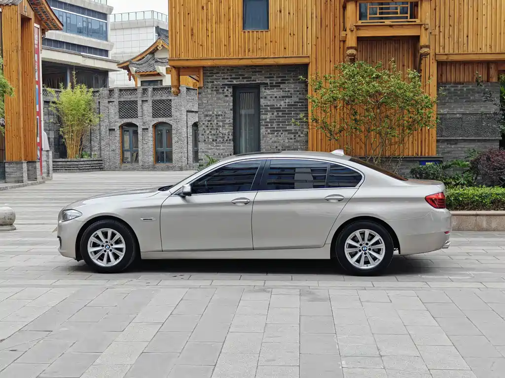 BMW 5 Series 2015 — фото 3