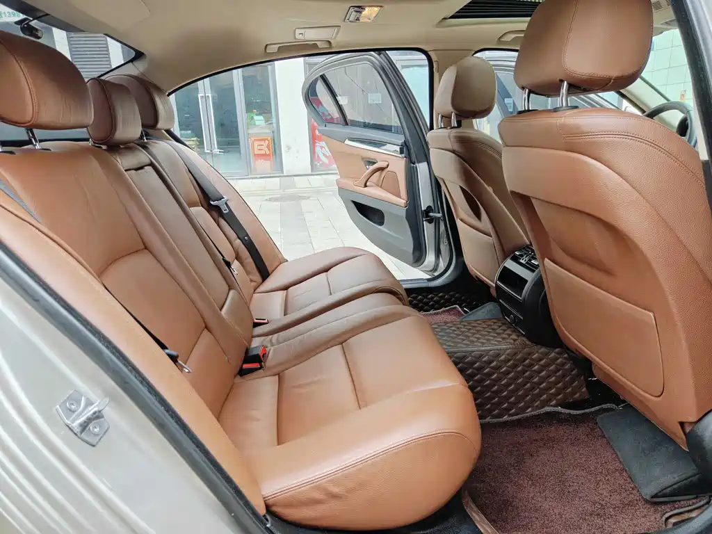 BMW 5 Series 2015 — фото 10