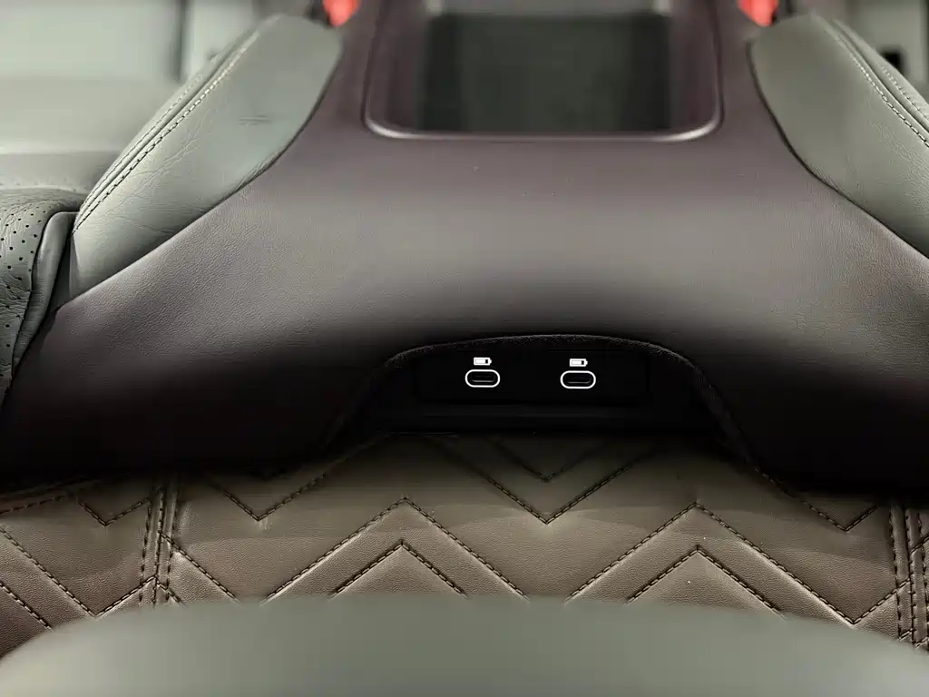 Porsche Taycan 2021 — фото 15