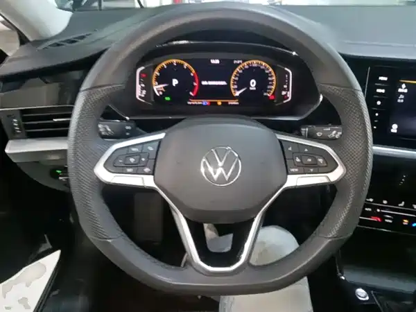 Volkswagen Passat 2025