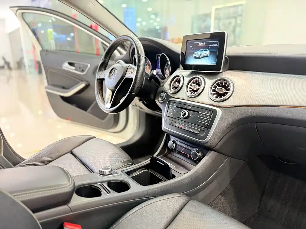 Mercedes-Benz GLA 2016 — фото 12