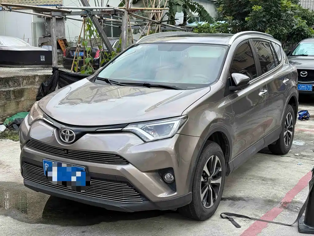 Toyota RAV4 2018 — фото 1