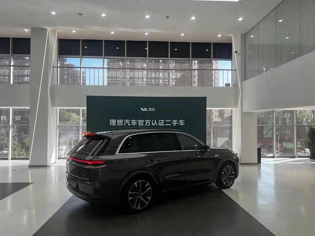 Li Auto Li L8 2025