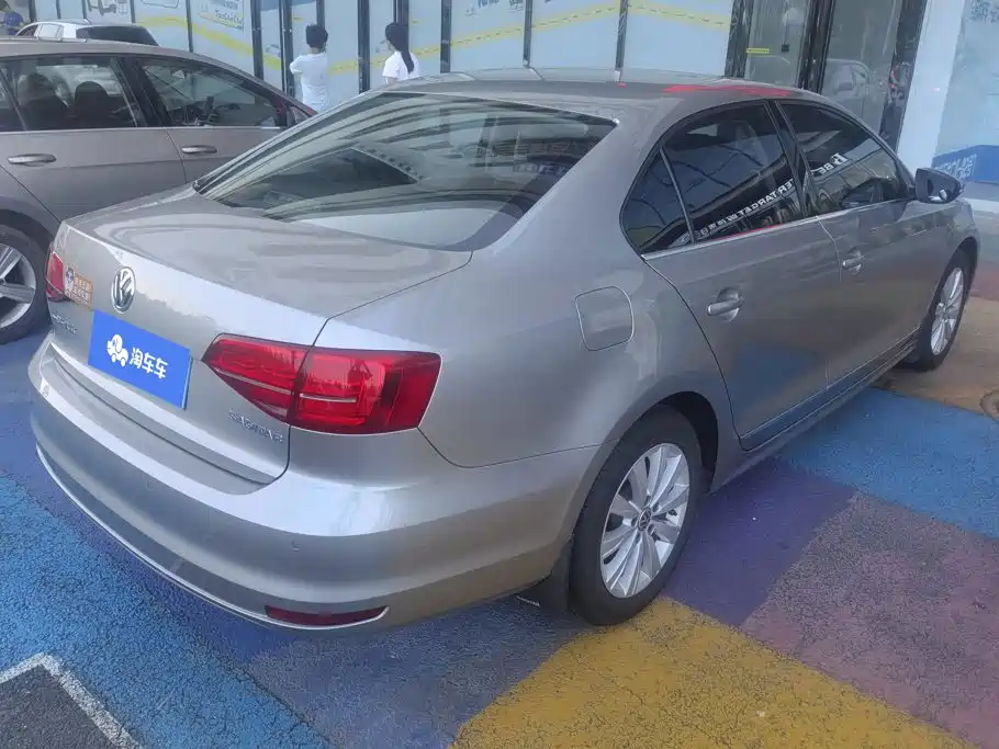 Volkswagen Sagitar 2016