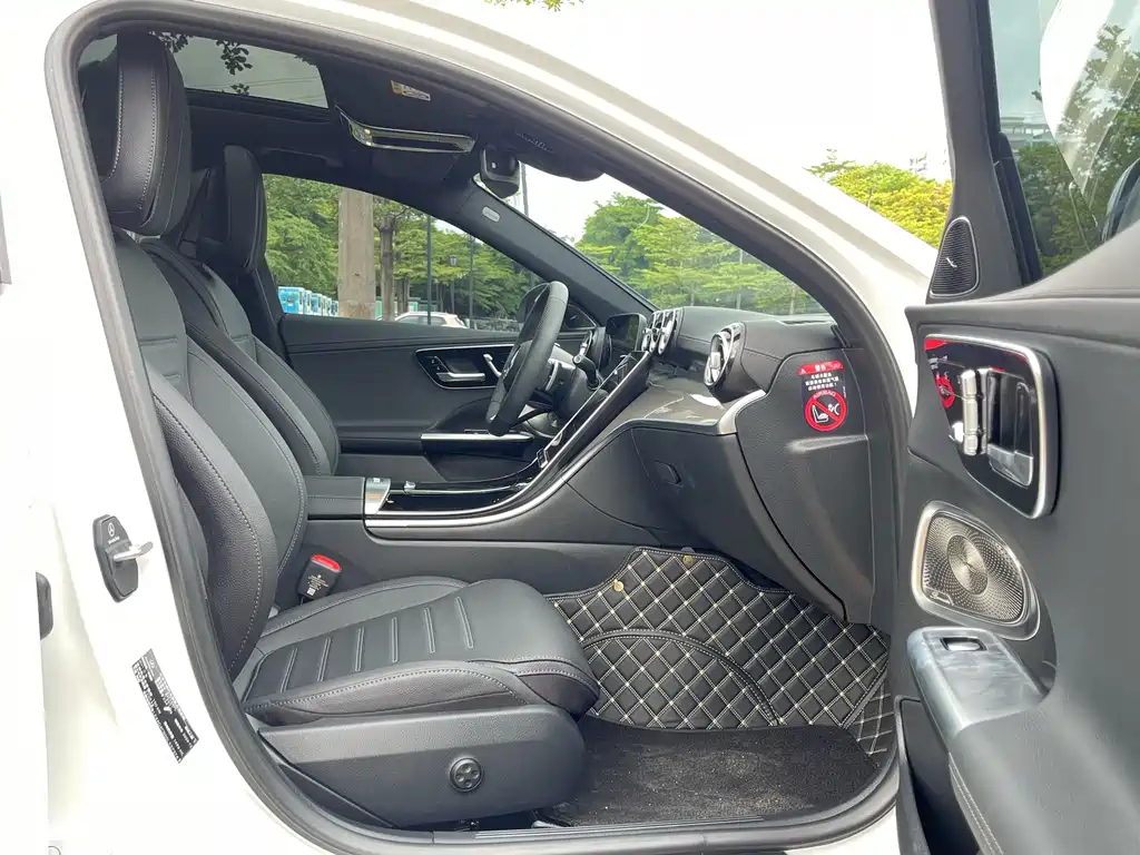 Mercedes-Benz C-Class 2025 — фото 13