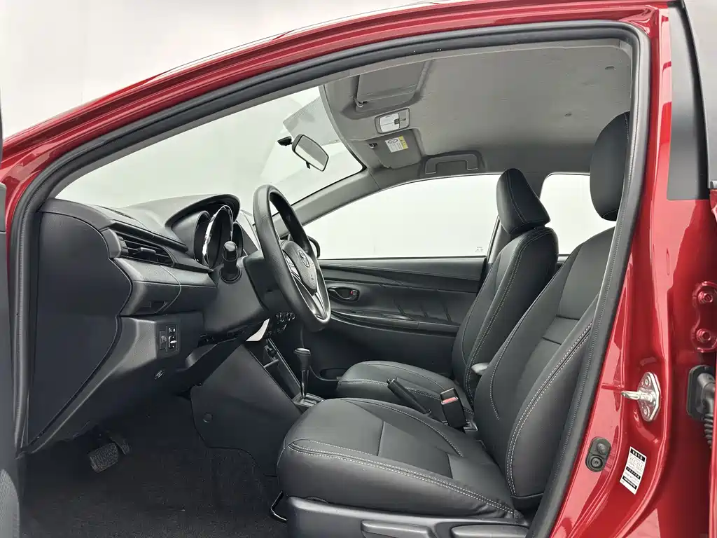 Toyota Yaris L 2022