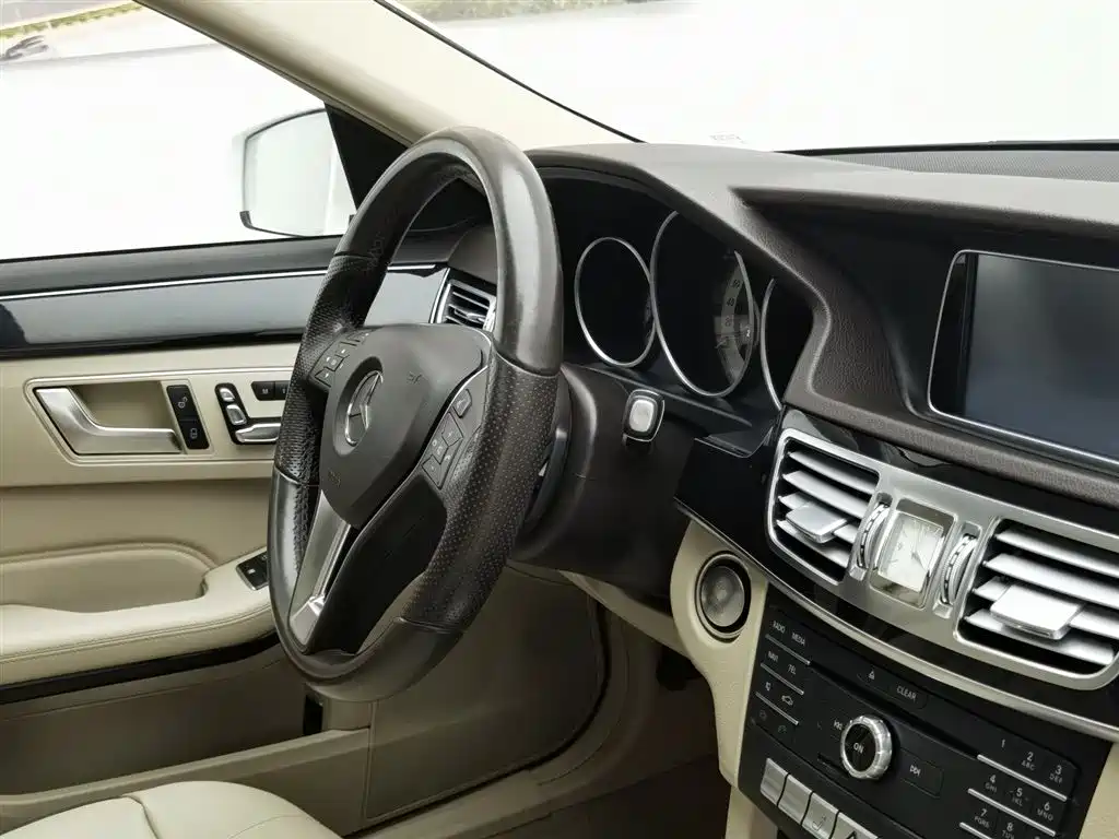 Mercedes-Benz E-Class 2015 — фото 22